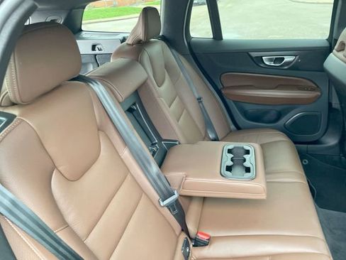 Used 2025 Volvo V60 B5 Cross Country Plus image 16