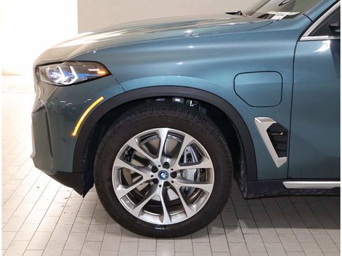 Certified 2024 BMW X5 xDrive50e w/ Premium Package AWD/4WD image 4
