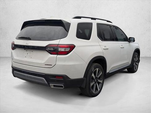 Used 2023 Honda Pilot Touring image 5