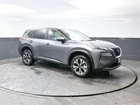 Used 2023 Nissan Rogue SV image 5