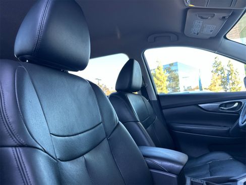 Used 2015 Nissan Rogue SL image 18