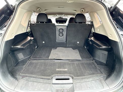 Used 2018 Nissan Rogue S image 25