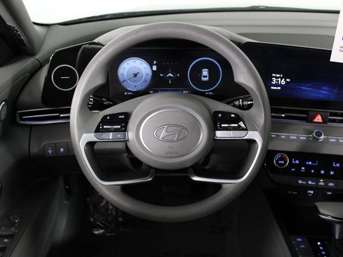 Certified 2024 Hyundai Elantra SEL FWD image 10