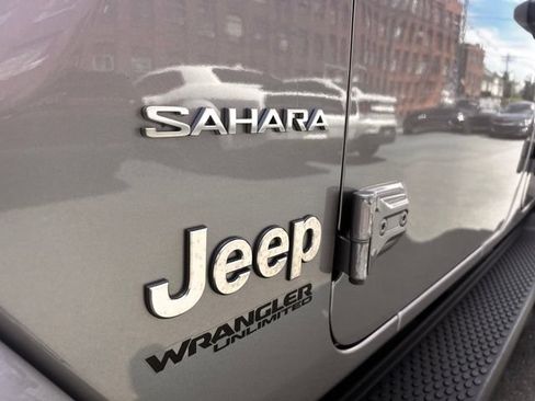 Used 2021 Jeep Wrangler Unlimited Sahara w/ Uconnect 4C Nav & Sound Group AWD/4WD image 9