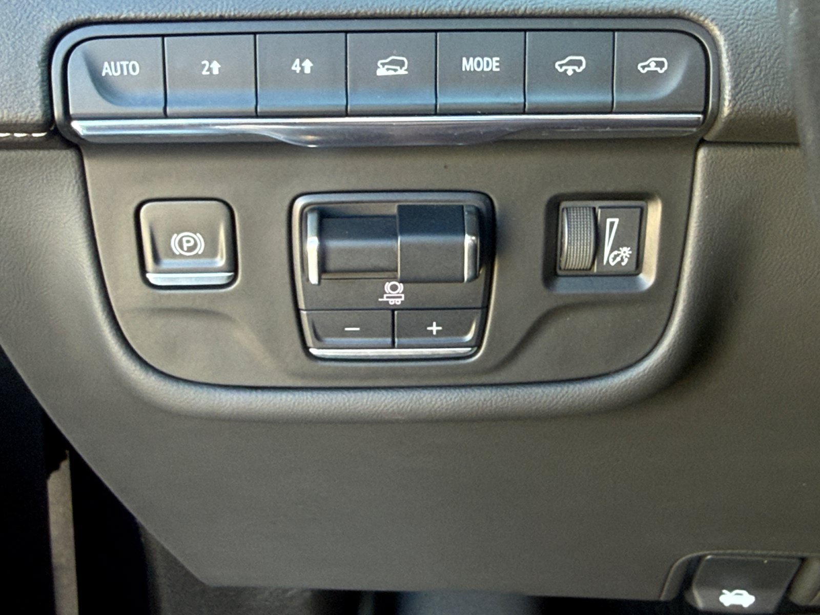 Used 2021 Cadillac Escalade Premium Luxury w/ Driver Assist Tech Package AWD/4WD image 22