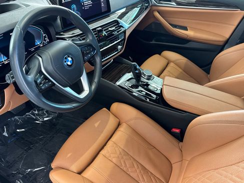 Used 2023 BMW 530e w/ Premium Package RWD image 11