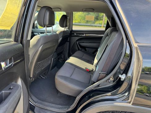 Used 2011 Kia Sorento LX image 11