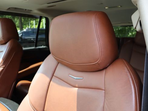 Used 2017 Cadillac Escalade Premium Luxury RWD image 41