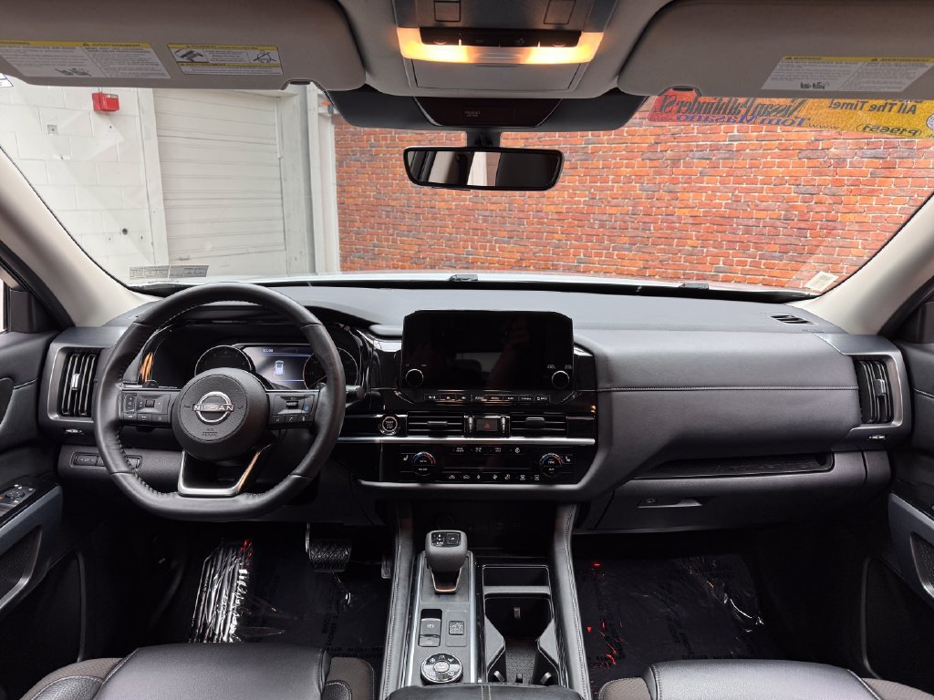 Used 2024 Nissan Pathfinder SL AWD/4WD image 12