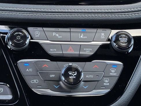 New 2026 Chrysler Pacifica Select image 5