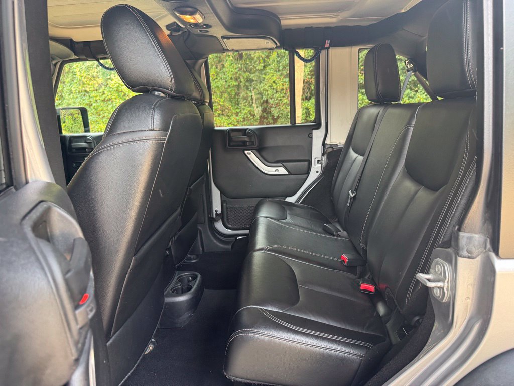 Used 2017 Jeep Wrangler Unlimited Rubicon w/ Connectivity Group AWD/4WD image 21