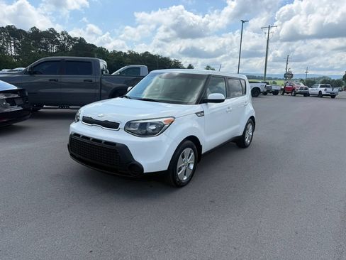 Used 2016 Kia Soul FWD image 2