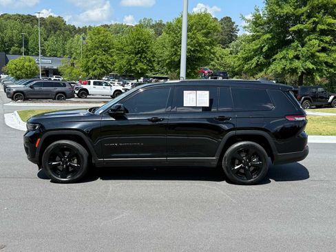 Used 2023 Jeep Grand Cherokee L Laredo AWD/4WD image 2