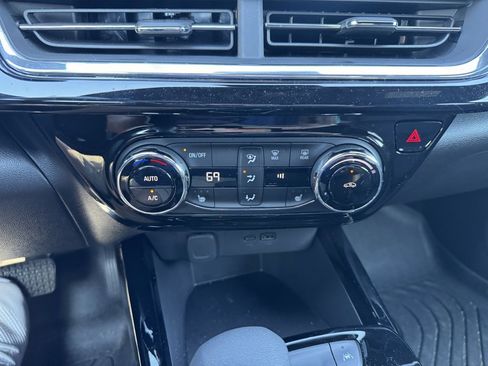 Used 2025 Chevrolet Trax RS w/ Driver Confidence Package image 19