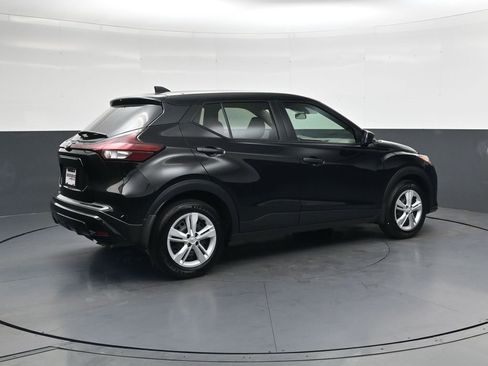 Certified 2025 Nissan Kicks Play S FWD image 5