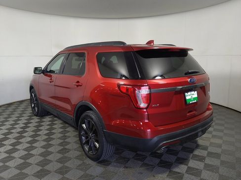 Used 2017 Ford Explorer XLT w/ Equipment Group 202A AWD/4WD image 3