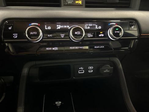 Used 2024 Honda Pilot TrailSport image 18