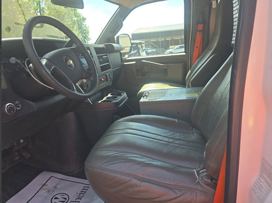 Used 2016 Chevrolet Express 2500 RWD image 3
