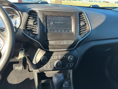 Used 2021 Jeep Cherokee Latitude image 18