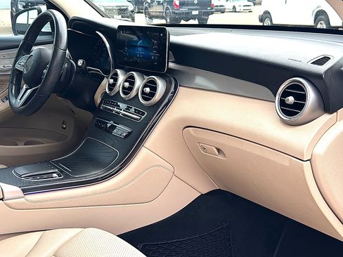 Used 2020 Mercedes-Benz GLC 300 image 34