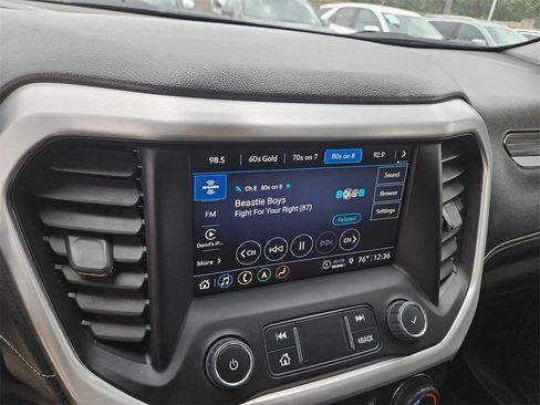 Used 2023 GMC Acadia SLT image 21