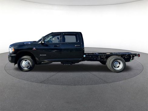 Used 2022 RAM 3500 Tradesman image 2