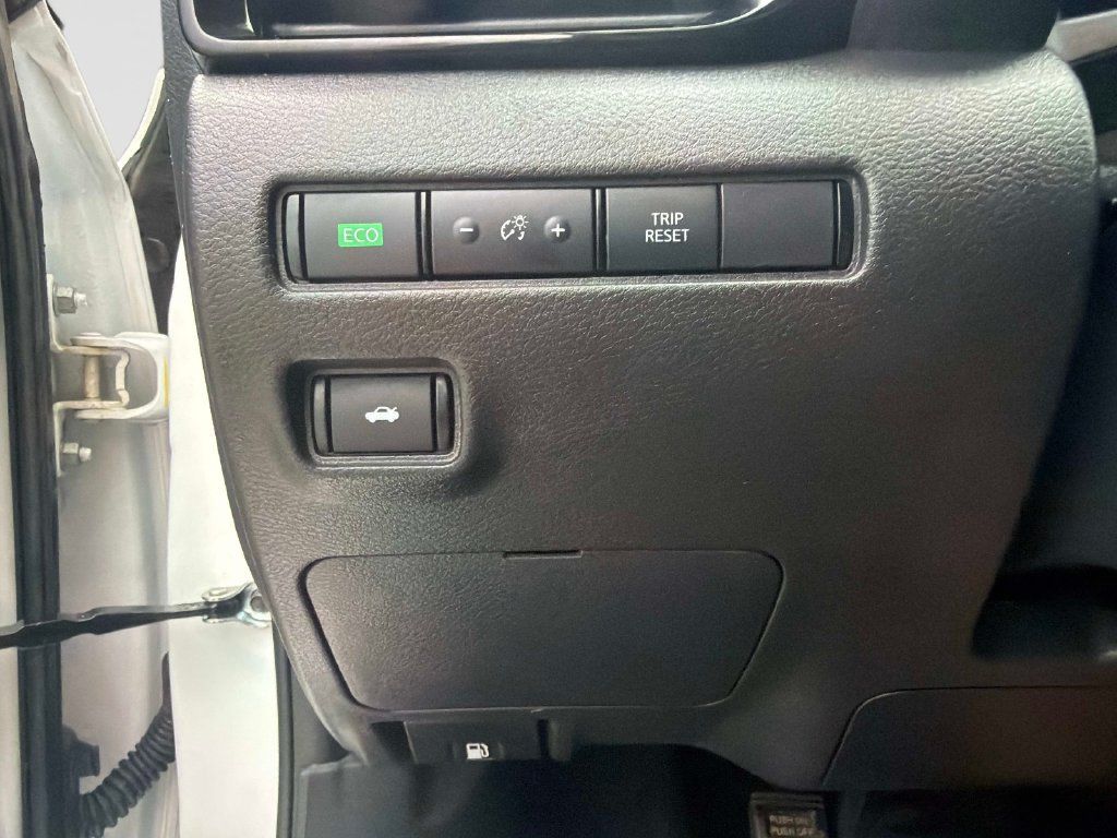 Used 2024 Nissan Sentra SV FWD image 32