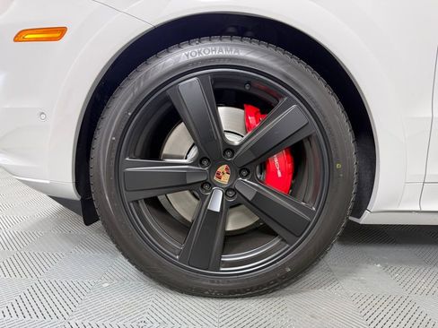 New 2026 Porsche Cayenne GTS image 12