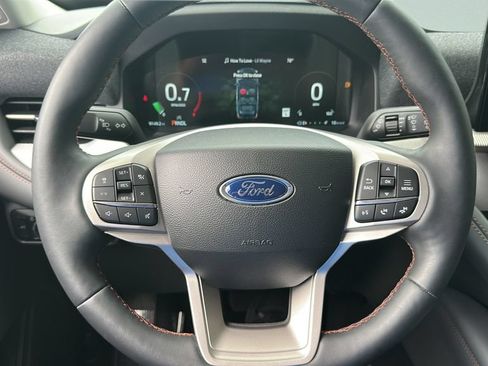 Used 2025 Ford Explorer Active w/ Active Comfort Package RWD image 14