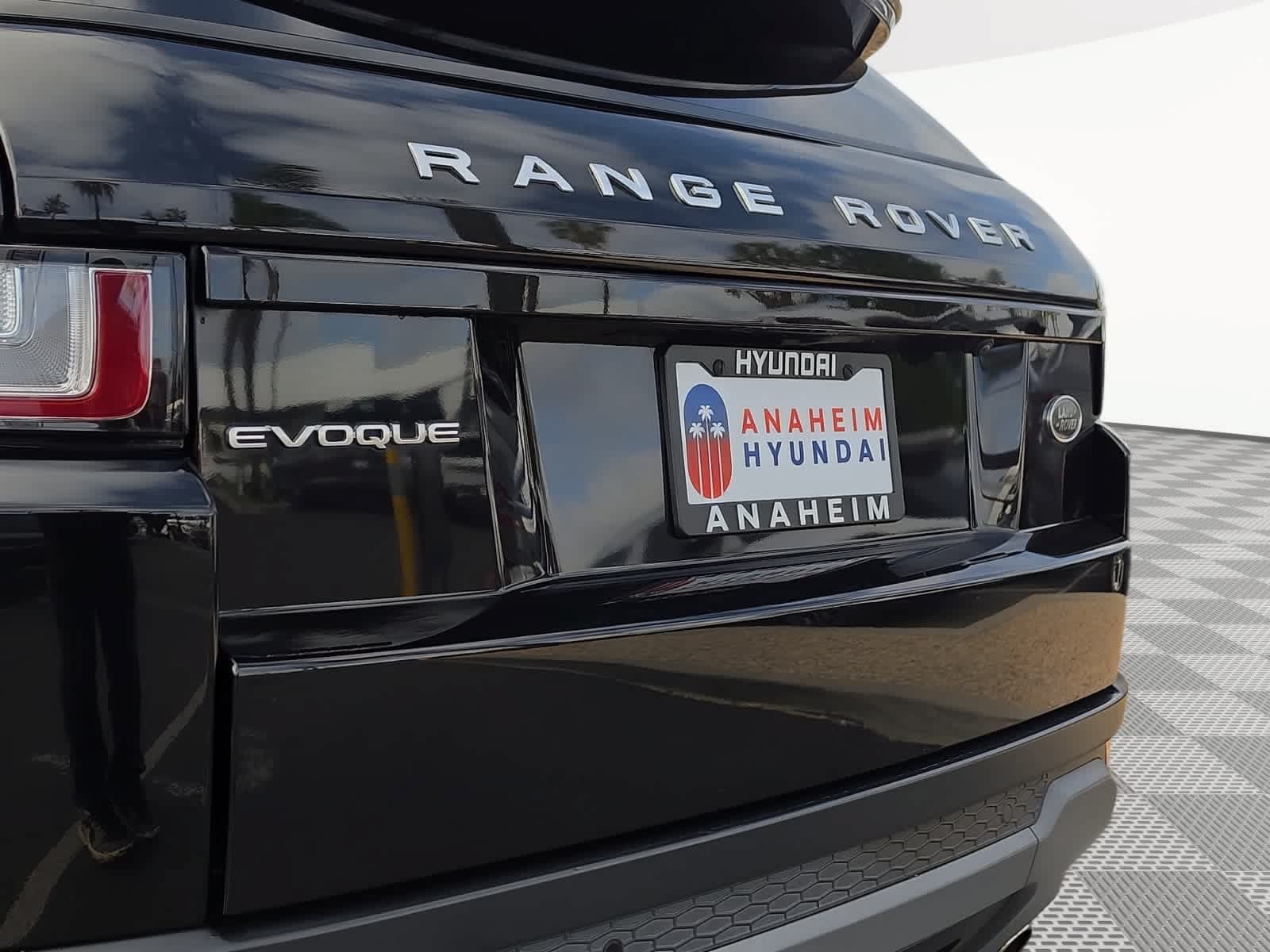 Used 2017 Land Rover Range Rover Evoque SE Premium AWD/4WD image 12