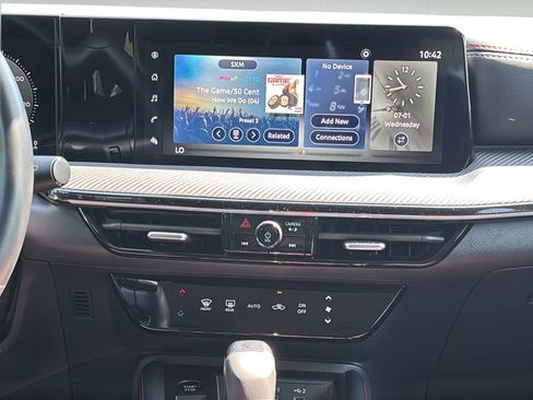 Used 2025 Nissan Kicks SR FWD image 19