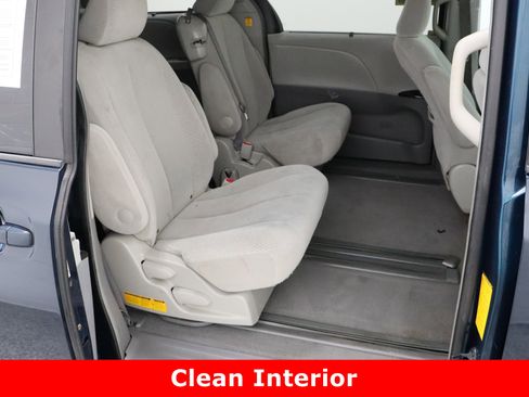 Used 2011 Toyota Sienna LE image 31
