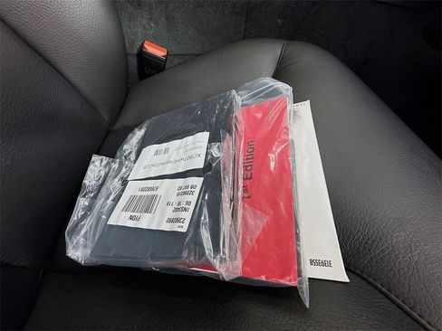 Used 2023 Volvo XC60 T8 Plus image 33