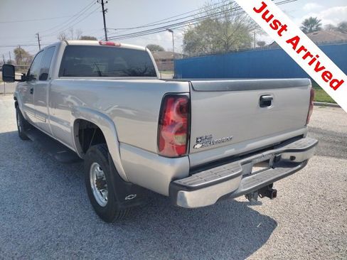 Used 2006 Chevrolet Silverado 2500 LT w/ Heavy-Duty Power Package image 11