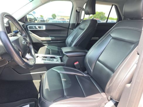 Used 2021 Ford Explorer XLT w/ Equipment Group 202A AWD/4WD image 16