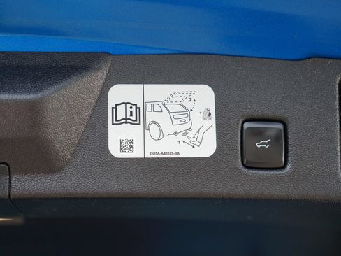 Used 2020 Ford Escape Titanium AWD/4WD image 29