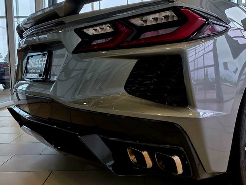 Used 2022 Chevrolet Corvette Stingray Preferred Cpe w/ Z51 Performance Package RWD image 15