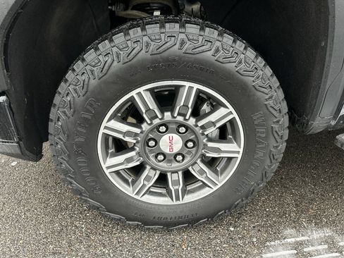 Used 2024 GMC Sierra 1500 AT4 w/ Technology Package image 2