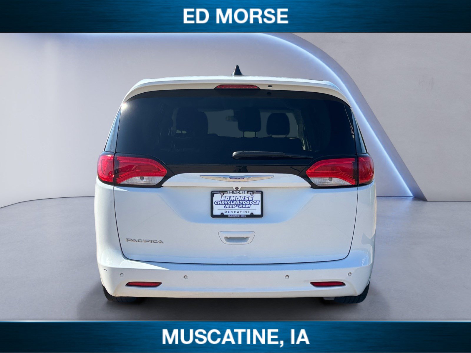 Used 2018 Chrysler Pacifica L FWD image 4
