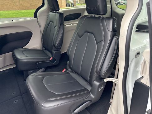 Used 2024 Chrysler Pacifica Touring-L w/ Road Tripper Package FWD image 40