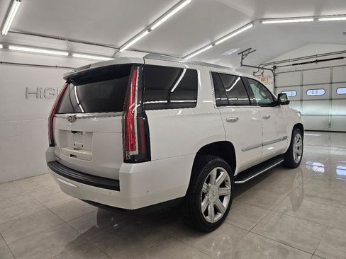 Used 2020 Cadillac Escalade Luxury AWD/4WD image 4