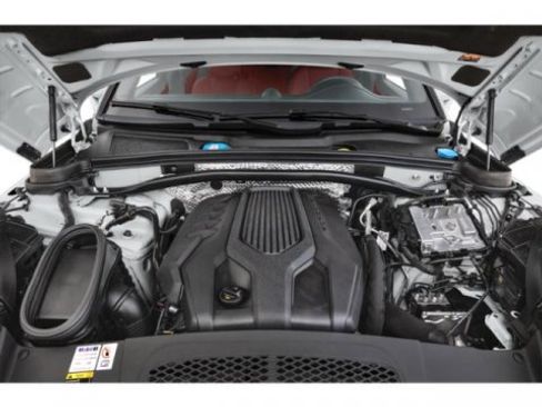 Used 2025 Porsche Macan image 12