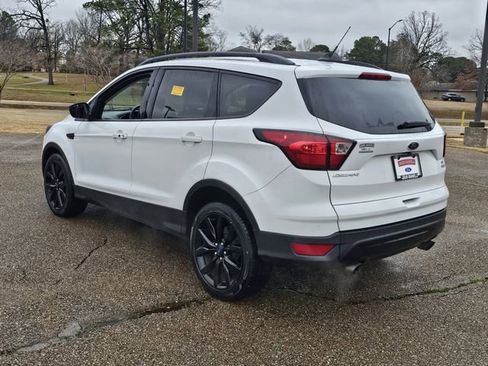 Used 2019 Ford Escape SE image 6