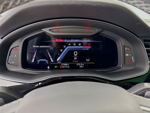 Used 2023 Audi Q8 Premium image 15