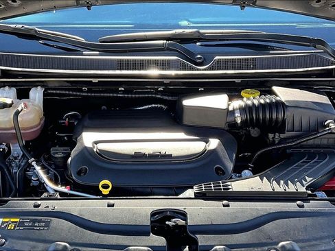 Used 2023 Chrysler Voyager LX image 29