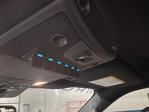 Used 2022 Ford F250 Lariat w/ Black Appearance Package image 22