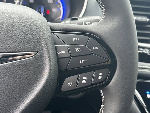 New 2026 Chrysler Pacifica Limited image 25