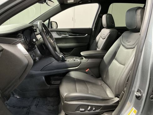 Used 2023 Cadillac XT6 Premium Luxury image 14