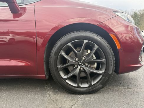 Used 2022 Chrysler Pacifica Limited w/ S Appearance Package image 8