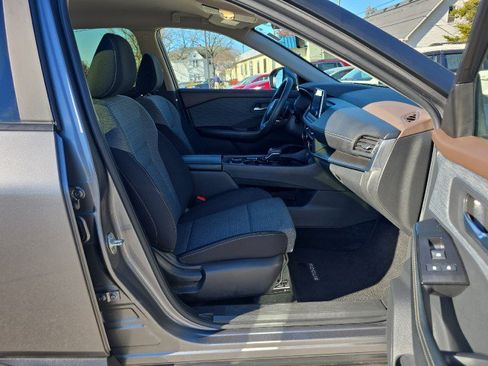 Used 2023 Nissan Rogue SV image 40